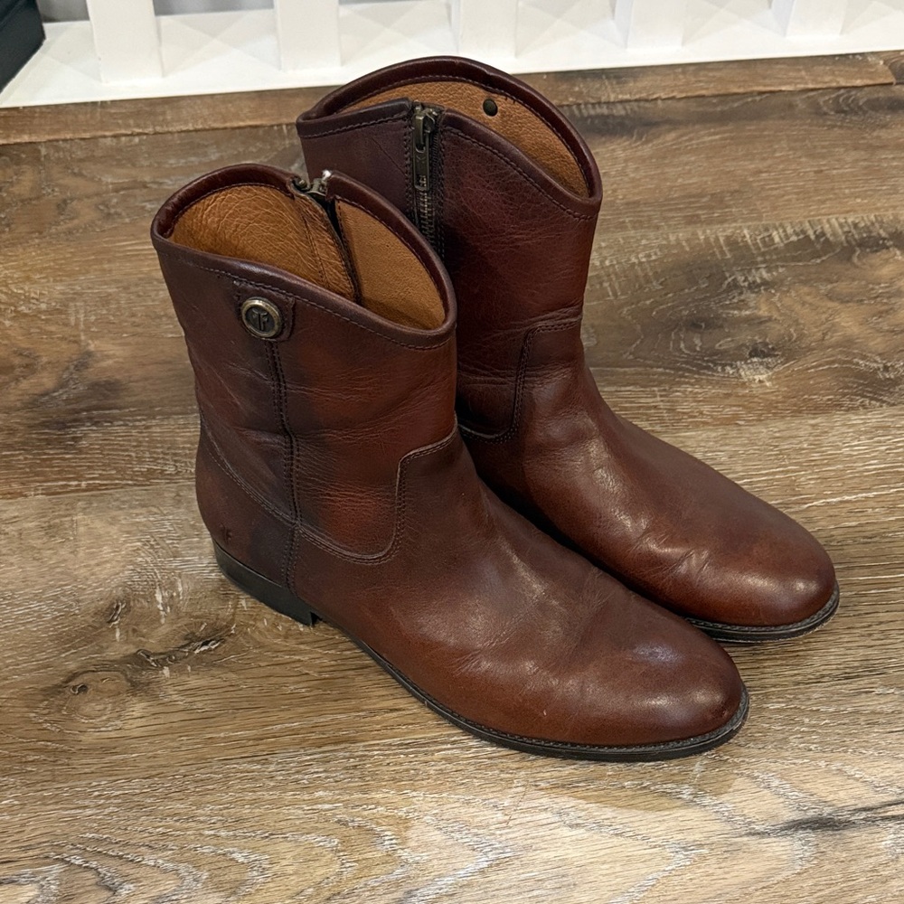 Frye, Women’s Brown Leather Boots, Size 10 - gorgeous